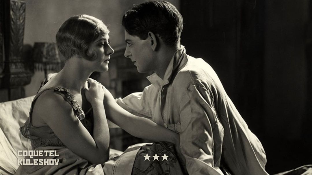 Crítica de Mulher pública ou Easy Virtue, filme mudo britânico dirigido por Alfred Hitchcock em 1928 estrelado por Isabel Jeans sobre uma mulher divorciada que se casa novamente e busca esconder seu passado da sua nova família.